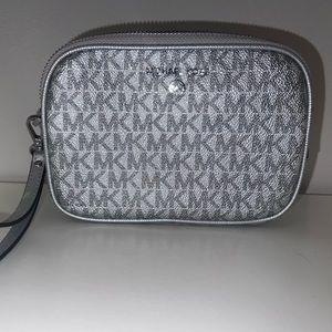 Michael Kors Jet Set Wristlet